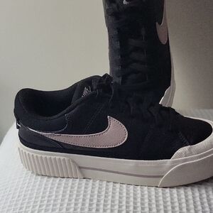 Nike Women's Black and Light Pink Sneakers